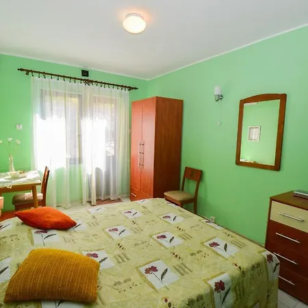 Studio In Stinjan/istrien 8428 Apartman
